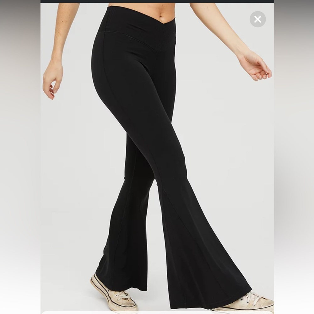 OFFLINE By Aerie Real Me High Waisted Crossover Rib Super Flare Legging S Short
